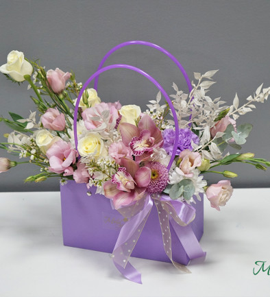 Handbag with roses, lisianthus, chrysanthemum, and orchid photo 394x433